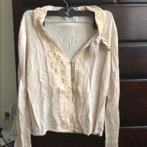 Moving! 📦 Anthropologie Cream cute ruffle sweater